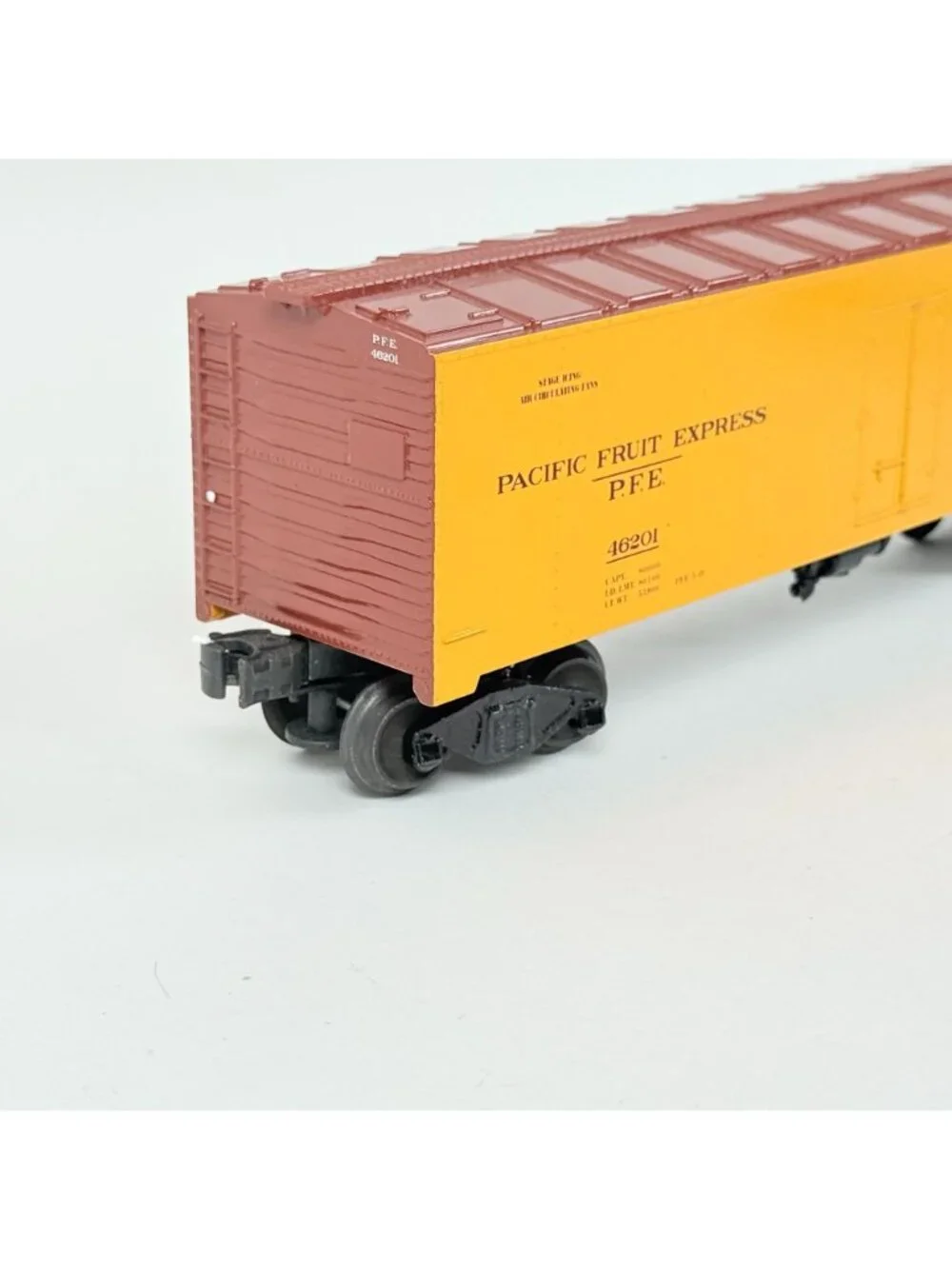 Bachmann Williams O Gauge Pacific Fruit Express 40Ft Refrigerator Car